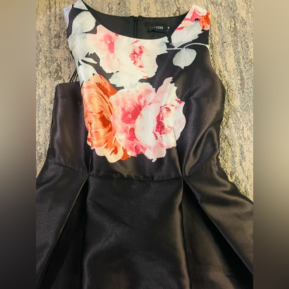 Liza Luxe Dress size M - Picture 3 of 7